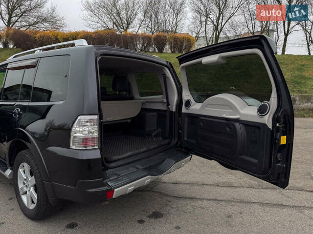 Черный Мицубиси Паджеро Вагон, объемом двигателя 3.2 л и пробегом 305 тыс. км за 12900 $, фото 19 на Automoto.ua