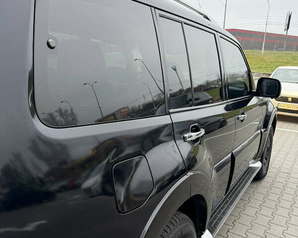 Черный Мицубиси Паджеро Вагон, объемом двигателя 2.97 л и пробегом 218 тыс. км за 11499 $, фото 18 на Automoto.ua
