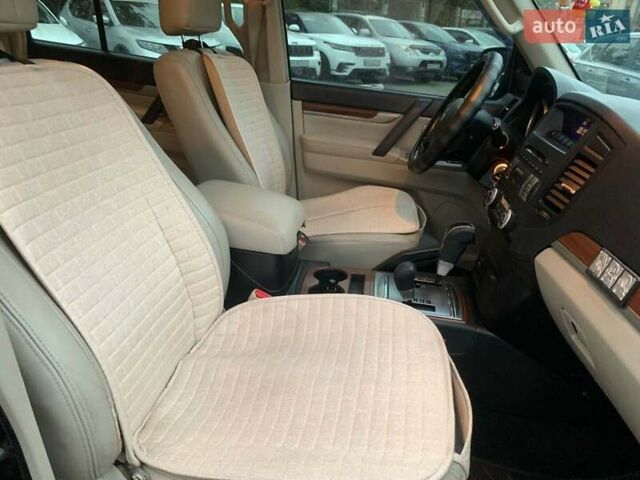 Черный Мицубиси Паджеро Вагон, объемом двигателя 3 л и пробегом 232 тыс. км за 11390 $, фото 32 на Automoto.ua