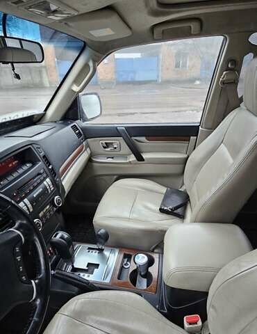 Черный Мицубиси Паджеро Вагон, объемом двигателя 3.2 л и пробегом 300 тыс. км за 10500 $, фото 15 на Automoto.ua