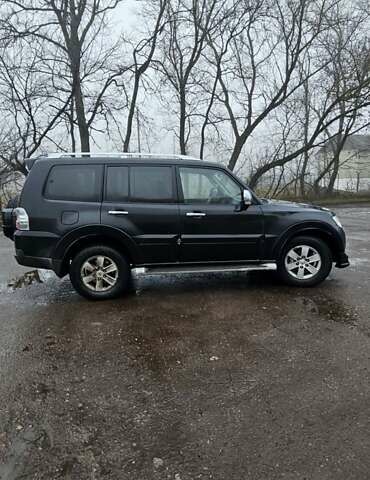 Черный Мицубиси Паджеро Вагон, объемом двигателя 3.2 л и пробегом 300 тыс. км за 10500 $, фото 4 на Automoto.ua
