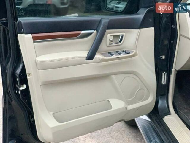 Черный Мицубиси Паджеро Вагон, объемом двигателя 3 л и пробегом 232 тыс. км за 11390 $, фото 15 на Automoto.ua