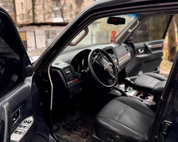 Чорний Міцубісі Паджеро Вагон, об'ємом двигуна 2.97 л та пробігом 166 тис. км за 10900 $, фото 2 на Automoto.ua