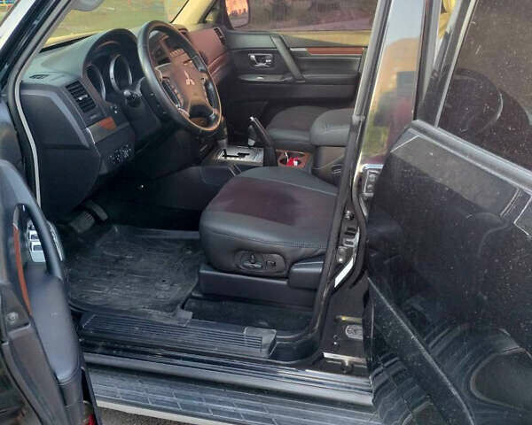 Чорний Міцубісі Паджеро Вагон, об'ємом двигуна 2.97 л та пробігом 240 тис. км за 11000 $, фото 6 на Automoto.ua