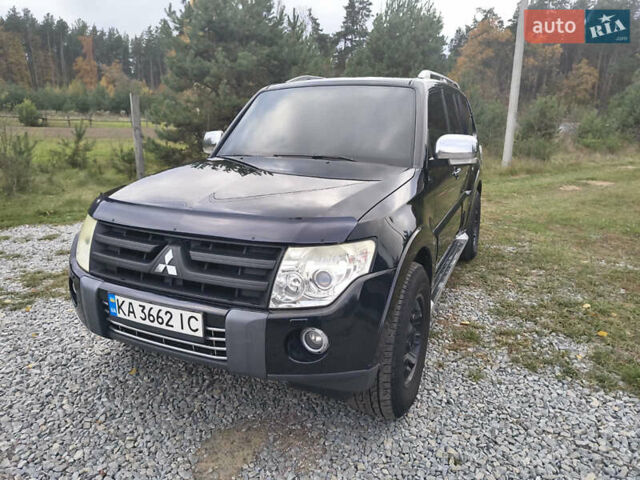 Чорний Міцубісі Паджеро Вагон, об'ємом двигуна 3 л та пробігом 222 тис. км за 11700 $, фото 2 на Automoto.ua