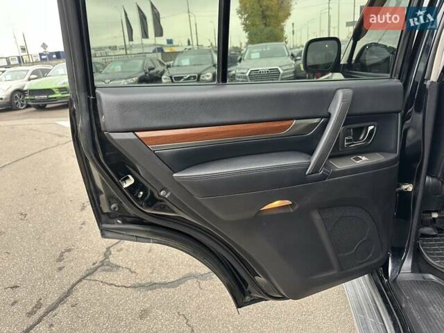 Черный Мицубиси Паджеро Вагон, объемом двигателя 2.97 л и пробегом 218 тыс. км за 11950 $, фото 15 на Automoto.ua