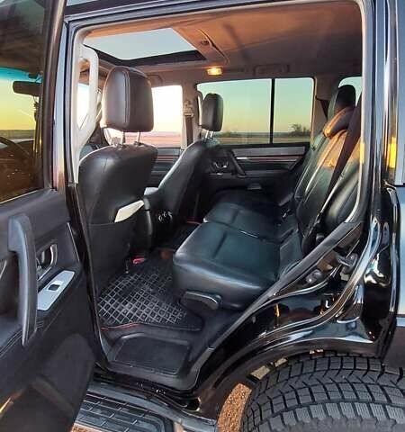 Чорний Міцубісі Паджеро Вагон, об'ємом двигуна 2.97 л та пробігом 286 тис. км за 9400 $, фото 9 на Automoto.ua