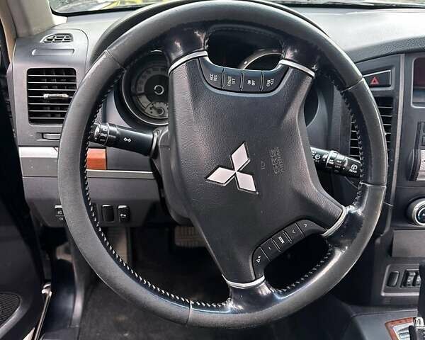 Чорний Міцубісі Паджеро Вагон, об'ємом двигуна 2.97 л та пробігом 188 тис. км за 9200 $, фото 15 на Automoto.ua