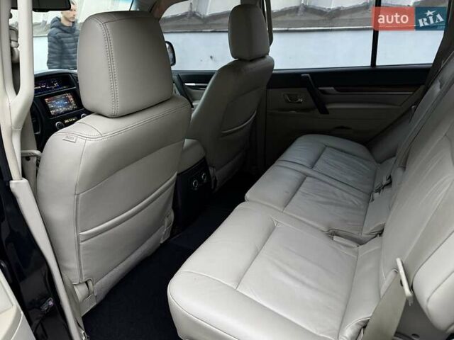 Черный Мицубиси Паджеро Вагон, объемом двигателя 3 л и пробегом 182 тыс. км за 11500 $, фото 16 на Automoto.ua