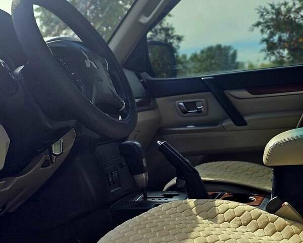 Чорний Міцубісі Паджеро Вагон, об'ємом двигуна 3.8 л та пробігом 200 тис. км за 11600 $, фото 16 на Automoto.ua