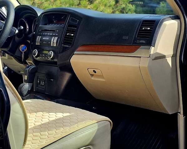 Чорний Міцубісі Паджеро Вагон, об'ємом двигуна 3.8 л та пробігом 200 тис. км за 11600 $, фото 14 на Automoto.ua