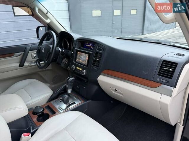 Черный Мицубиси Паджеро Вагон, объемом двигателя 3 л и пробегом 182 тыс. км за 11500 $, фото 13 на Automoto.ua
