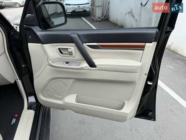 Черный Мицубиси Паджеро Вагон, объемом двигателя 3 л и пробегом 182 тыс. км за 11500 $, фото 14 на Automoto.ua