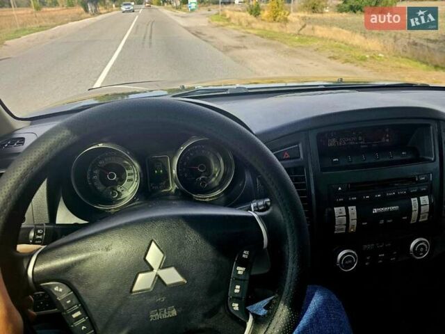 Чорний Міцубісі Паджеро Вагон, об'ємом двигуна 3.8 л та пробігом 200 тис. км за 11600 $, фото 3 на Automoto.ua