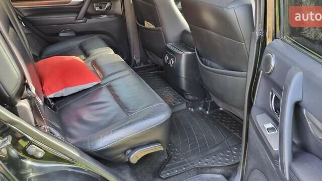 Чорний Міцубісі Паджеро Вагон, об'ємом двигуна 3.2 л та пробігом 550 тис. км за 14000 $, фото 12 на Automoto.ua