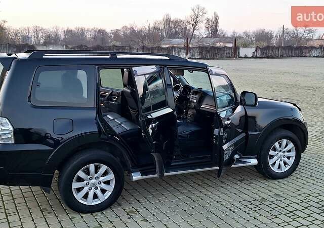 Черный Мицубиси Паджеро Вагон, объемом двигателя 3.83 л и пробегом 389 тыс. км за 14800 $, фото 23 на Automoto.ua