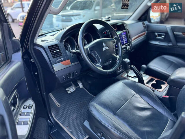 Черный Мицубиси Паджеро Вагон, объемом двигателя 3.2 л и пробегом 180 тыс. км за 16500 $, фото 13 на Automoto.ua
