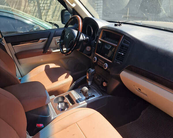 Черный Мицубиси Паджеро Вагон, объемом двигателя 3.8 л и пробегом 219 тыс. км за 14000 $, фото 19 на Automoto.ua