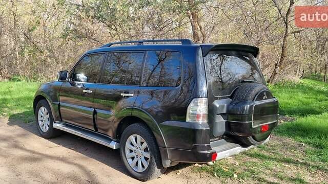 Чорний Міцубісі Паджеро Вагон, об'ємом двигуна 3.2 л та пробігом 550 тис. км за 14000 $, фото 2 на Automoto.ua