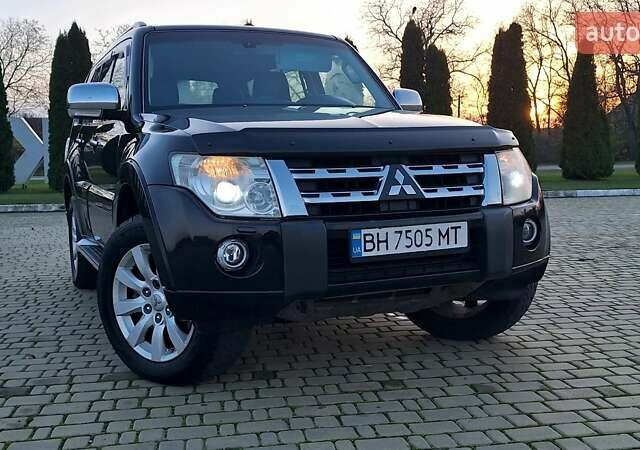 Черный Мицубиси Паджеро Вагон, объемом двигателя 3.83 л и пробегом 389 тыс. км за 14800 $, фото 1 на Automoto.ua