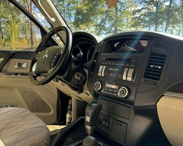 Чорний Міцубісі Паджеро Вагон, об'ємом двигуна 3.5 л та пробігом 220 тис. км за 20000 $, фото 7 на Automoto.ua