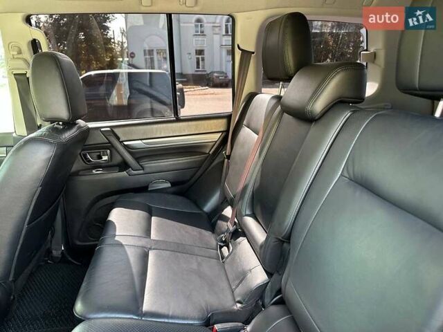 Чорний Міцубісі Паджеро Вагон, об'ємом двигуна 2.97 л та пробігом 312 тис. км за 14300 $, фото 18 на Automoto.ua