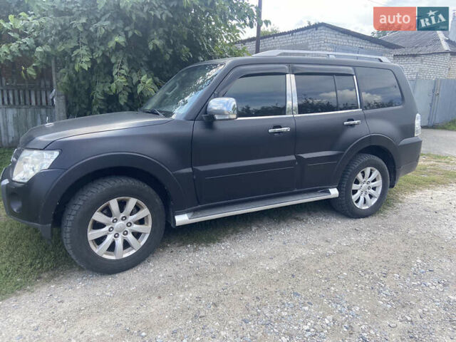Черный Мицубиси Паджеро Вагон, объемом двигателя 3.8 л и пробегом 219 тыс. км за 14000 $, фото 2 на Automoto.ua