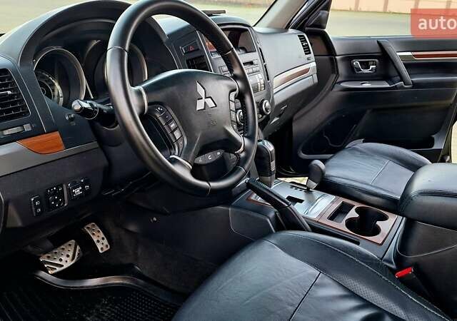 Черный Мицубиси Паджеро Вагон, объемом двигателя 3.83 л и пробегом 389 тыс. км за 14800 $, фото 30 на Automoto.ua