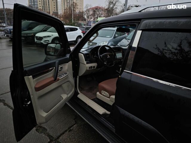 Черный Мицубиси Паджеро Вагон, объемом двигателя 3.8 л и пробегом 219 тыс. км за 10990 $, фото 20 на Automoto.ua