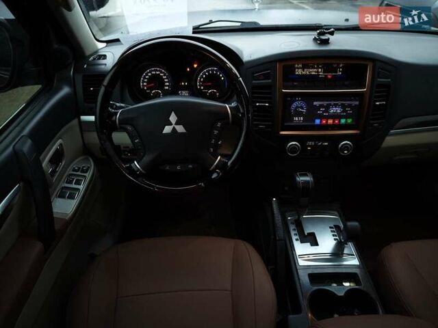 Черный Мицубиси Паджеро Вагон, объемом двигателя 3.8 л и пробегом 219 тыс. км за 10990 $, фото 19 на Automoto.ua