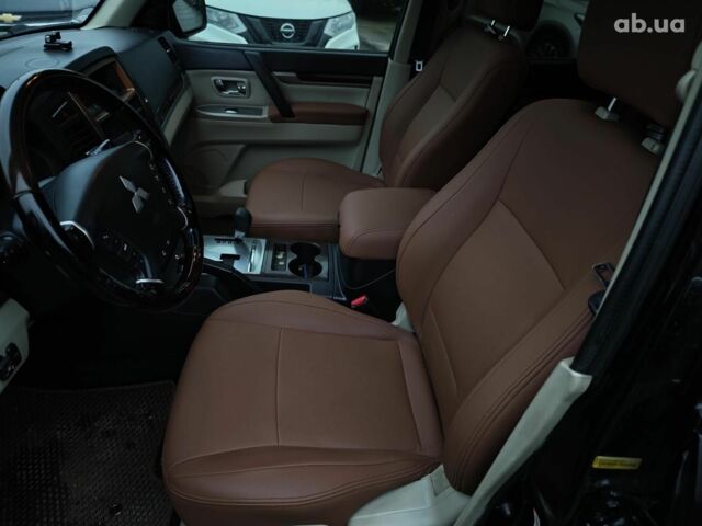 Черный Мицубиси Паджеро Вагон, объемом двигателя 3.8 л и пробегом 219 тыс. км за 10990 $, фото 22 на Automoto.ua