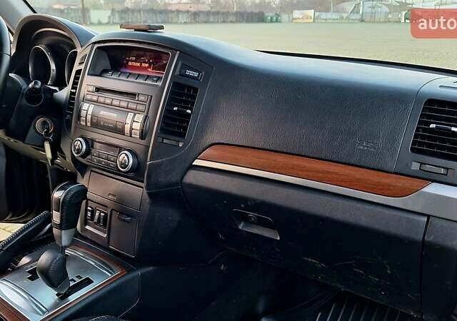 Черный Мицубиси Паджеро Вагон, объемом двигателя 3.83 л и пробегом 389 тыс. км за 14800 $, фото 35 на Automoto.ua