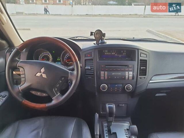 Чорний Міцубісі Паджеро Вагон, об'ємом двигуна 3.5 л та пробігом 212 тис. км за 15000 $, фото 14 на Automoto.ua