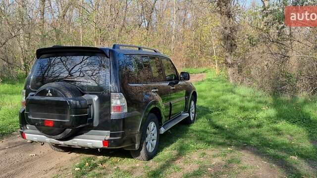 Чорний Міцубісі Паджеро Вагон, об'ємом двигуна 3.2 л та пробігом 550 тис. км за 14000 $, фото 4 на Automoto.ua