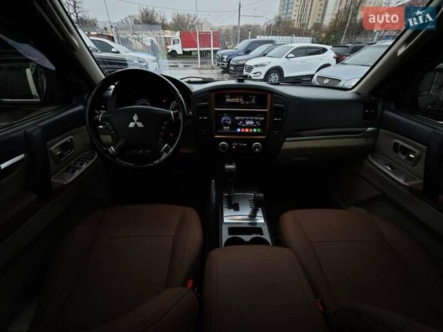Черный Мицубиси Паджеро Вагон, объемом двигателя 3.8 л и пробегом 219 тыс. км за 10990 $, фото 16 на Automoto.ua