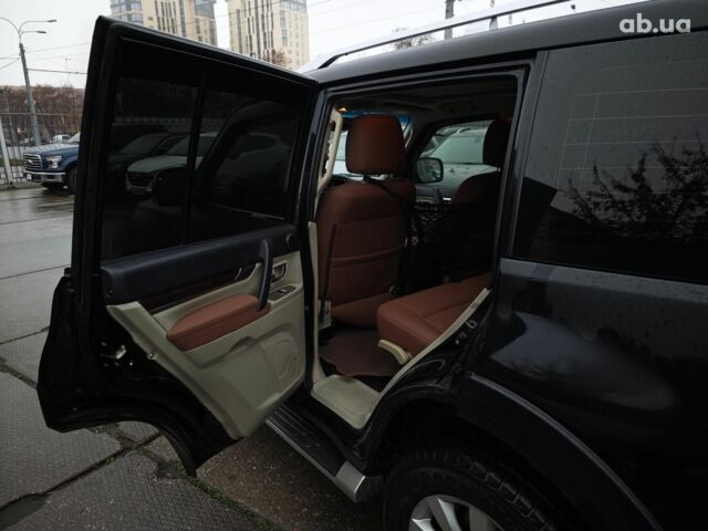 Черный Мицубиси Паджеро Вагон, объемом двигателя 3.8 л и пробегом 219 тыс. км за 10990 $, фото 15 на Automoto.ua