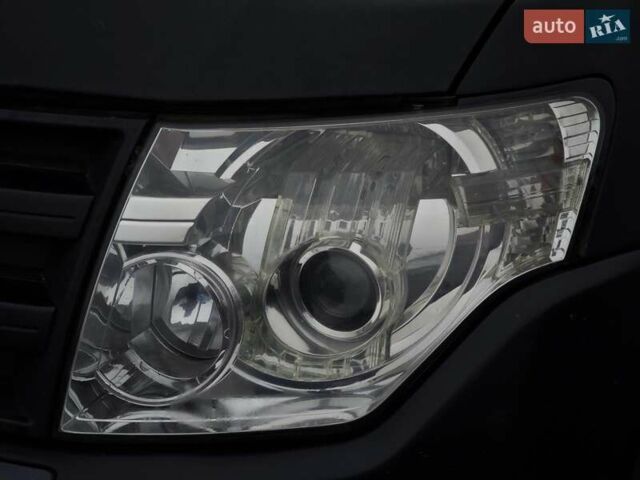 Черный Мицубиси Паджеро Вагон, объемом двигателя 3.8 л и пробегом 219 тыс. км за 10990 $, фото 4 на Automoto.ua