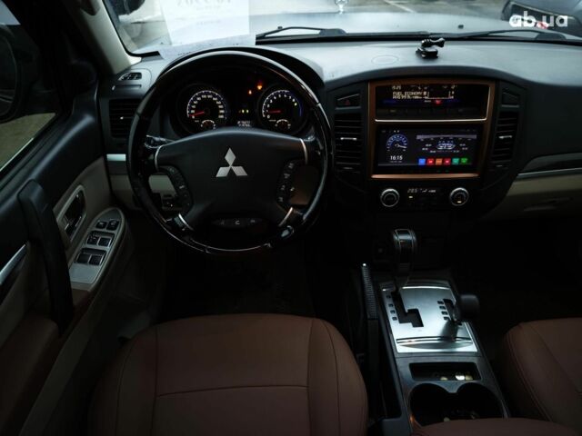 Черный Мицубиси Паджеро Вагон, объемом двигателя 3.8 л и пробегом 219 тыс. км за 10990 $, фото 17 на Automoto.ua