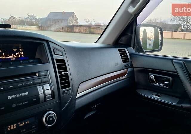 Черный Мицубиси Паджеро Вагон, объемом двигателя 3.83 л и пробегом 389 тыс. км за 14800 $, фото 44 на Automoto.ua