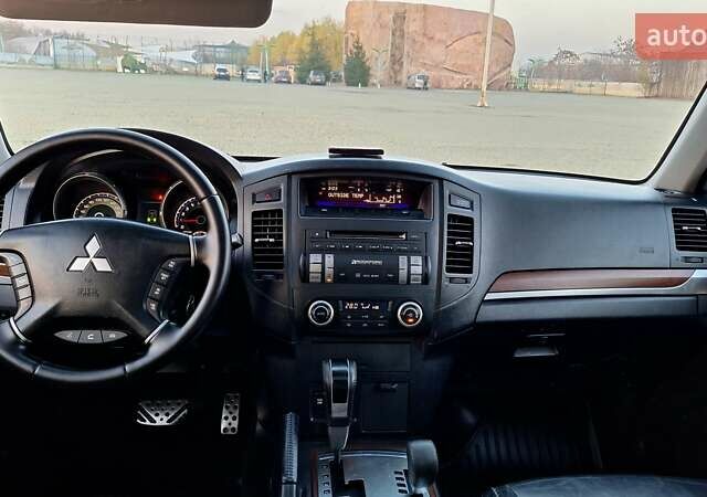 Черный Мицубиси Паджеро Вагон, объемом двигателя 3.83 л и пробегом 389 тыс. км за 14800 $, фото 47 на Automoto.ua