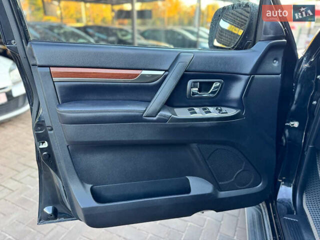 Черный Мицубиси Паджеро Вагон, объемом двигателя 3.2 л и пробегом 180 тыс. км за 16500 $, фото 16 на Automoto.ua