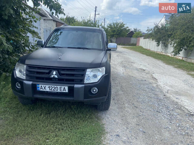 Черный Мицубиси Паджеро Вагон, объемом двигателя 3.8 л и пробегом 219 тыс. км за 14000 $, фото 1 на Automoto.ua