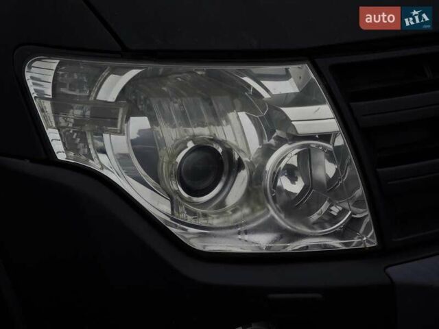 Черный Мицубиси Паджеро Вагон, объемом двигателя 3.8 л и пробегом 219 тыс. км за 10990 $, фото 3 на Automoto.ua