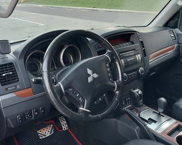 Чорний Міцубісі Паджеро Вагон, об'ємом двигуна 3.2 л та пробігом 179 тис. км за 17500 $, фото 5 на Automoto.ua