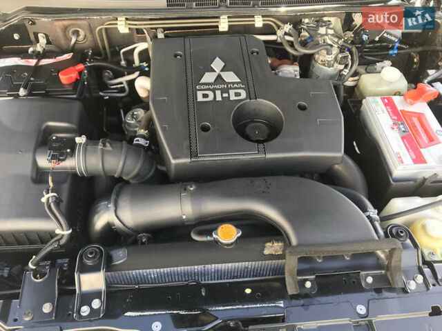 Чорний Міцубісі Паджеро Вагон, об'ємом двигуна 3.2 л та пробігом 164 тис. км за 20000 $, фото 16 на Automoto.ua