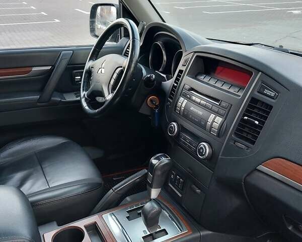 Чорний Міцубісі Паджеро Вагон, об'ємом двигуна 3.2 л та пробігом 179 тис. км за 17500 $, фото 6 на Automoto.ua