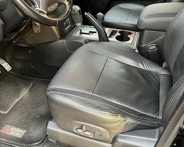 Черный Мицубиси Паджеро Вагон, объемом двигателя 3.2 л и пробегом 80 тыс. км за 25000 $, фото 7 на Automoto.ua