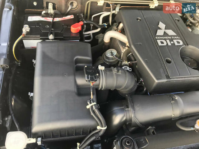 Чорний Міцубісі Паджеро Вагон, об'ємом двигуна 3.2 л та пробігом 164 тис. км за 20000 $, фото 15 на Automoto.ua