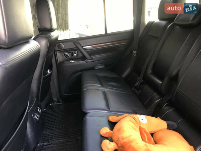 Чорний Міцубісі Паджеро Вагон, об'ємом двигуна 3.2 л та пробігом 164 тис. км за 20000 $, фото 12 на Automoto.ua