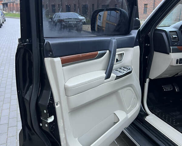 Черный Мицубиси Паджеро Вагон, объемом двигателя 3.2 л и пробегом 117 тыс. км за 18500 $, фото 47 на Automoto.ua